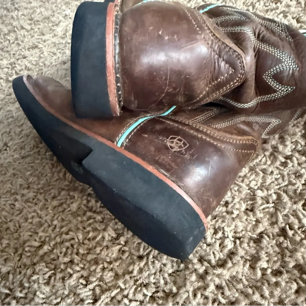ARIAT Girls Brown Leather Cowboy boots. Size Kids size 3